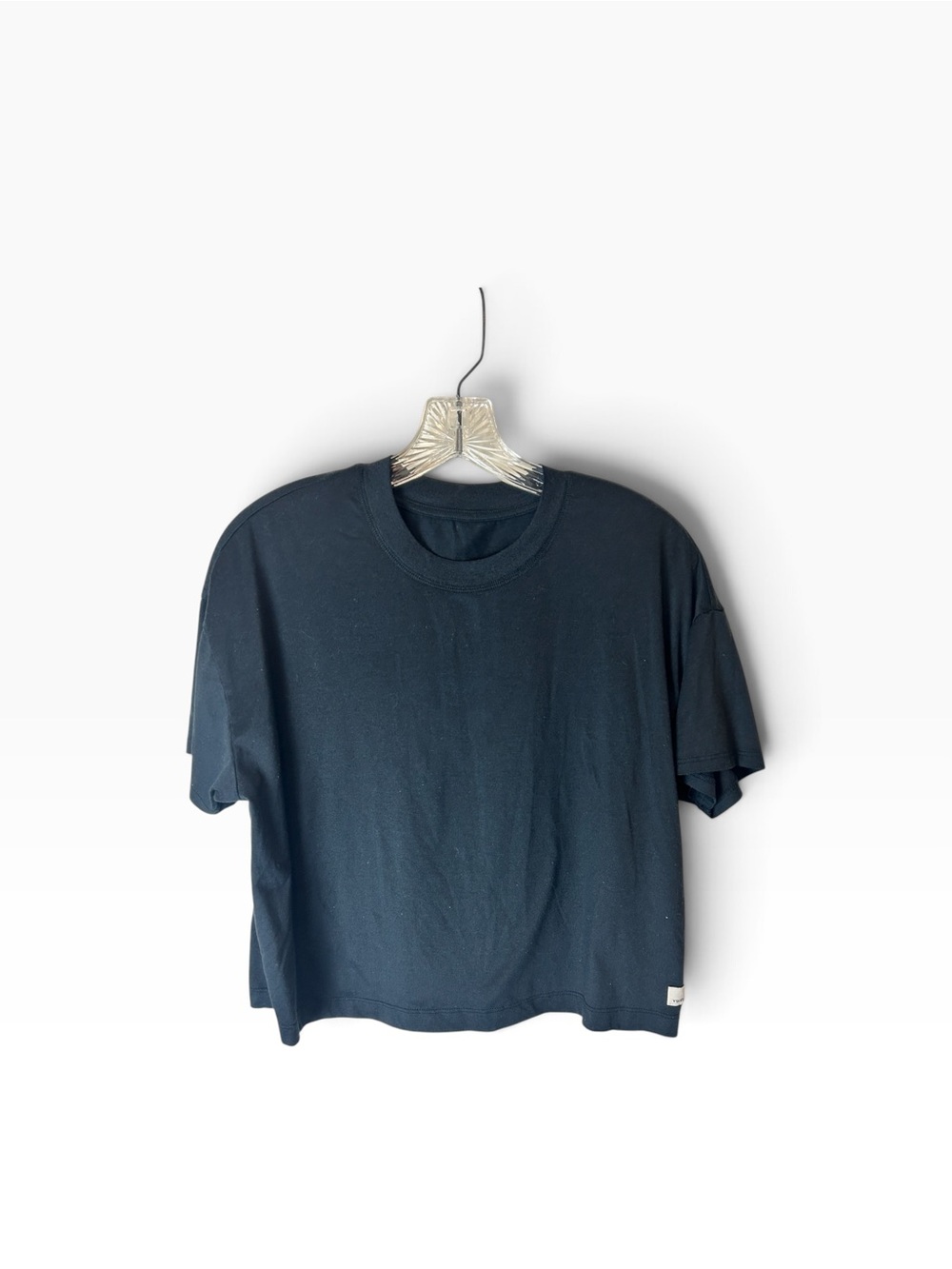 Vuori Energy Tee Black Strato Tech Loose Boxy Cropped Performance Top Moisture